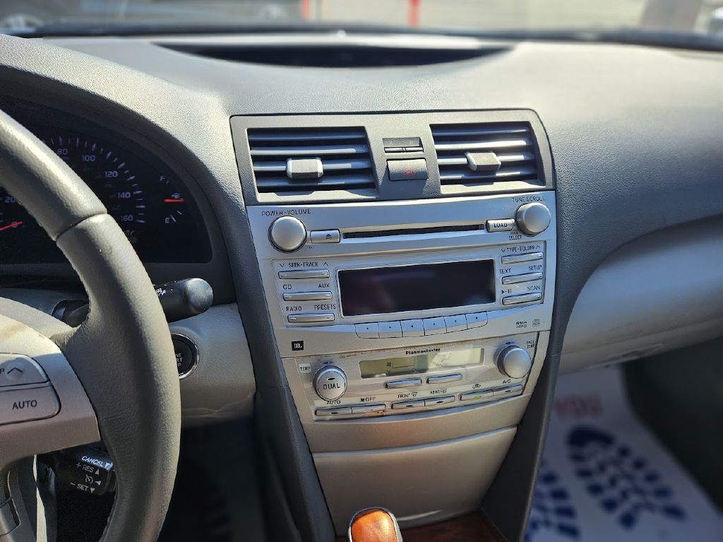 2011 Toyota Camry Image 25