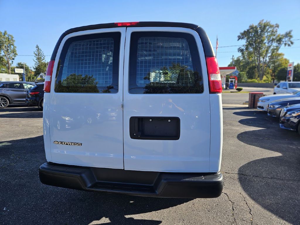 2019 Chevrolet Express Image 9