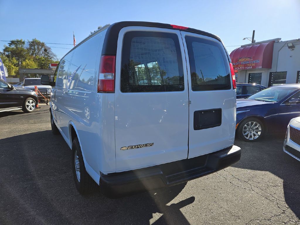 2019 Chevrolet Express Image 11
