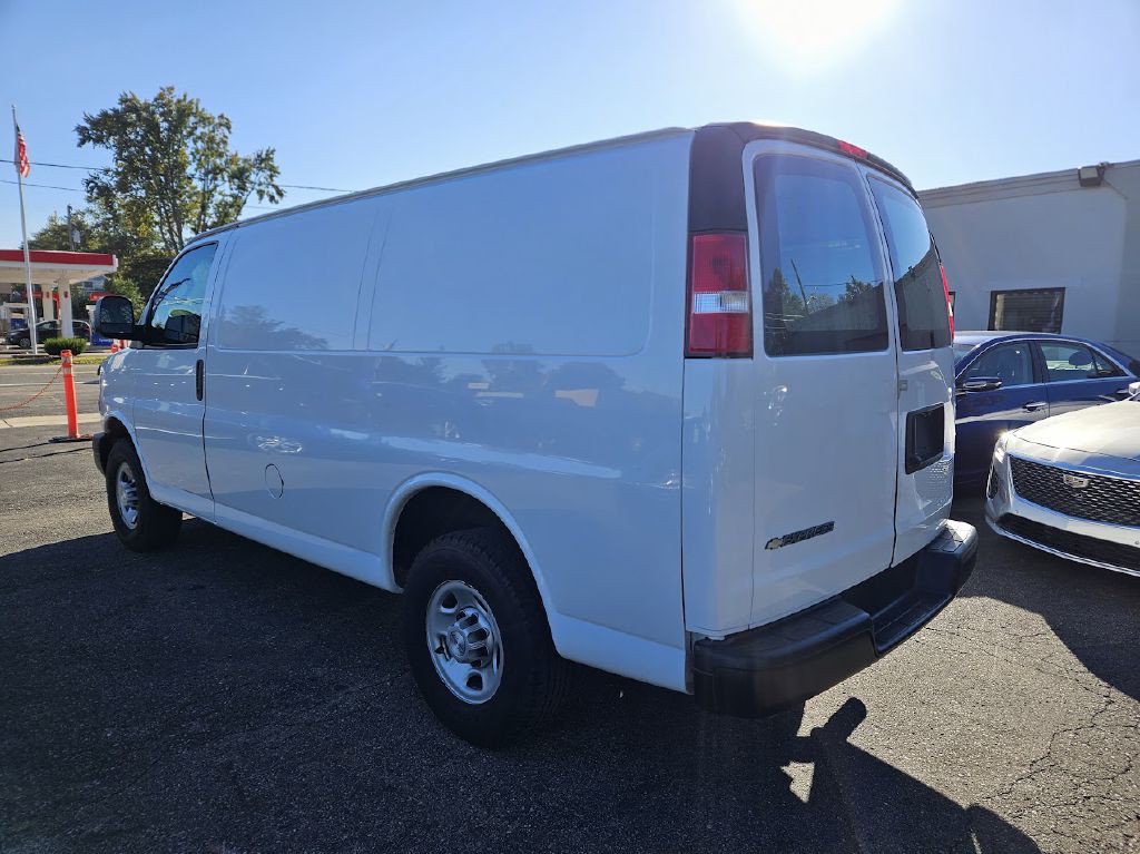 2019 Chevrolet Express Image 12