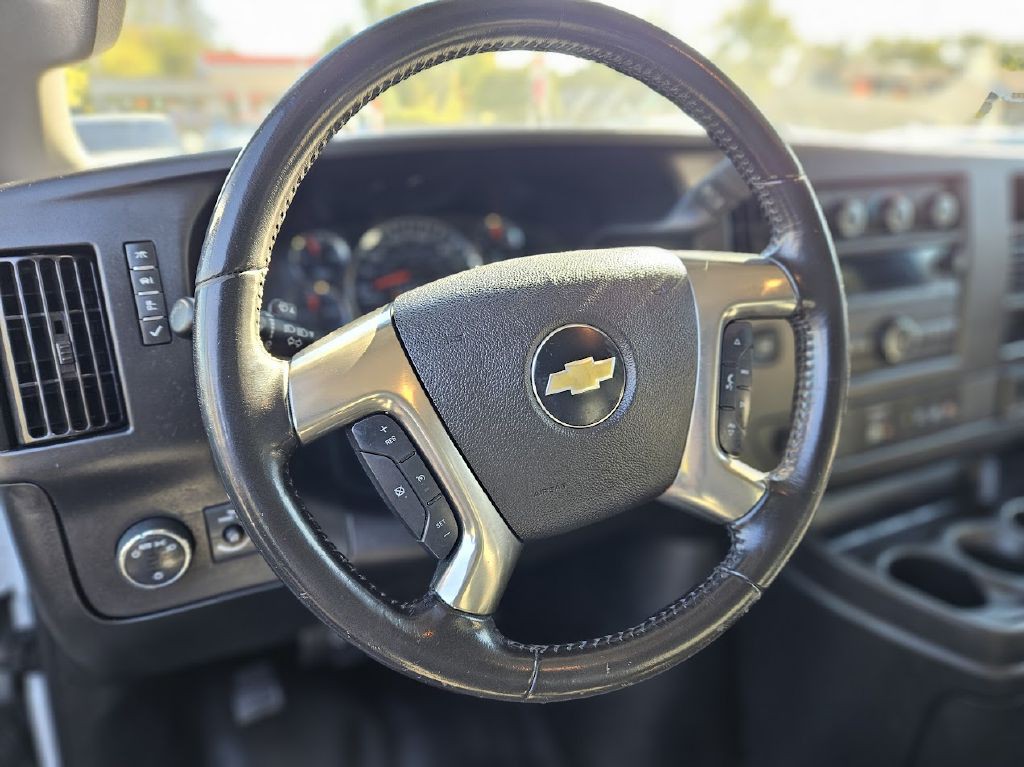 2019 Chevrolet Express Image 16