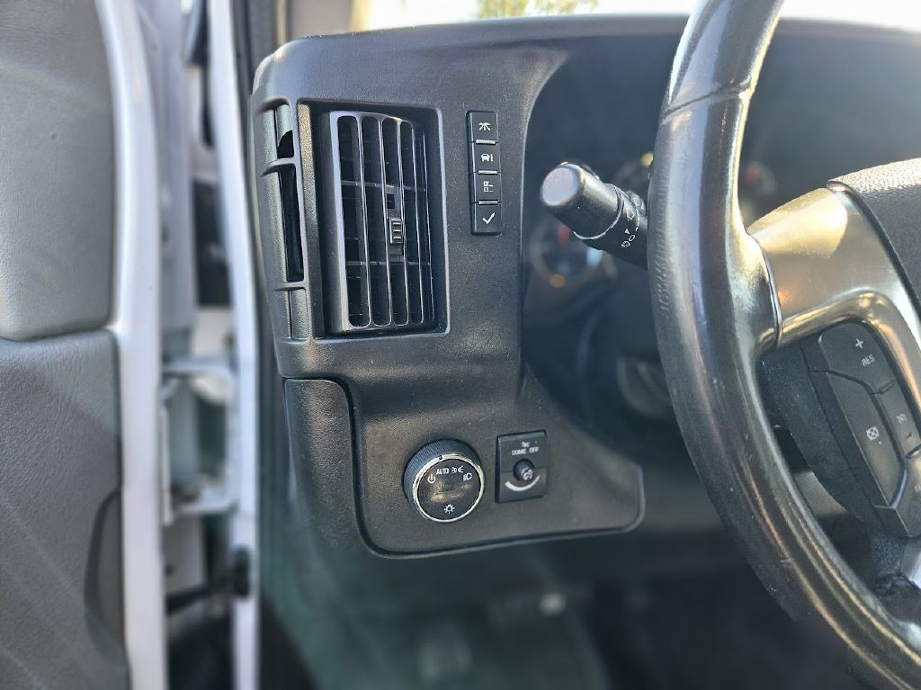 2019 Chevrolet Express Image 17