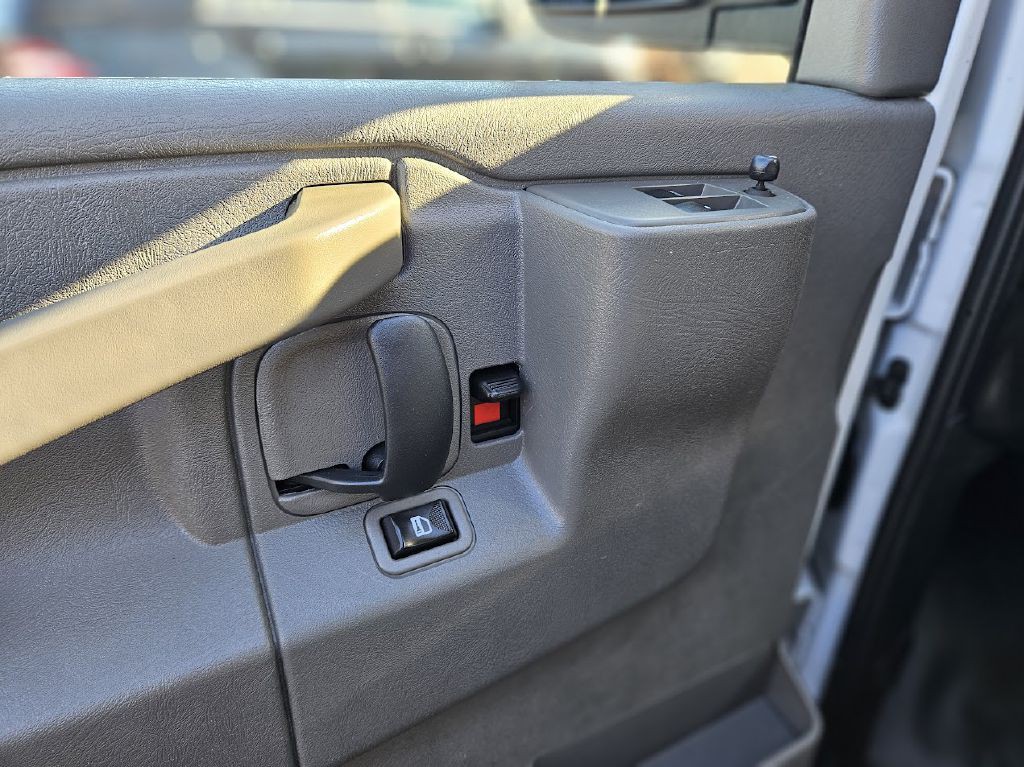 2019 Chevrolet Express Image 18