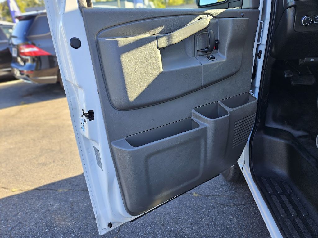 2019 Chevrolet Express Image 19