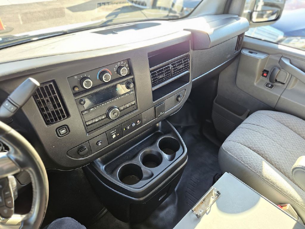 2019 Chevrolet Express Image 24