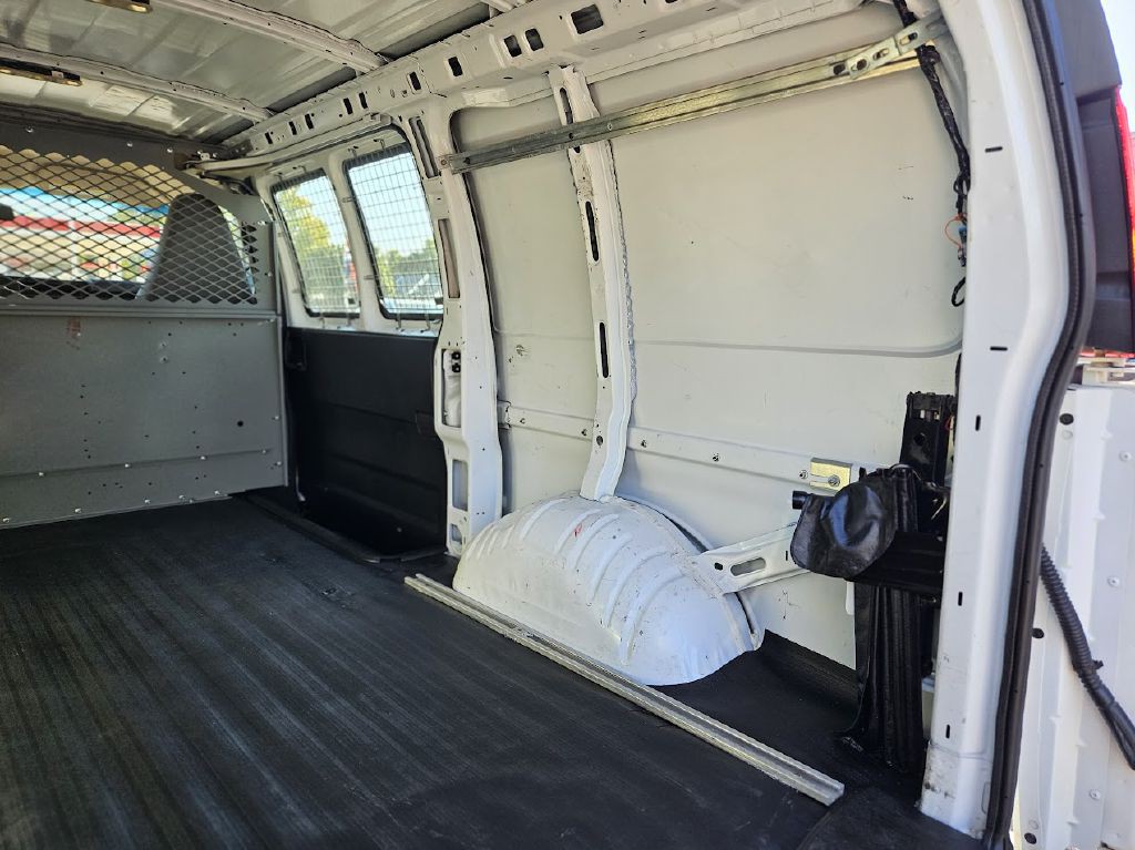 2019 Chevrolet Express Image 30