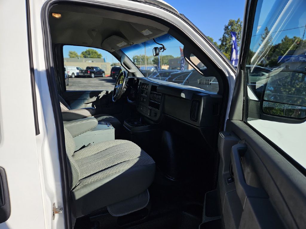 2019 Chevrolet Express Image 33
