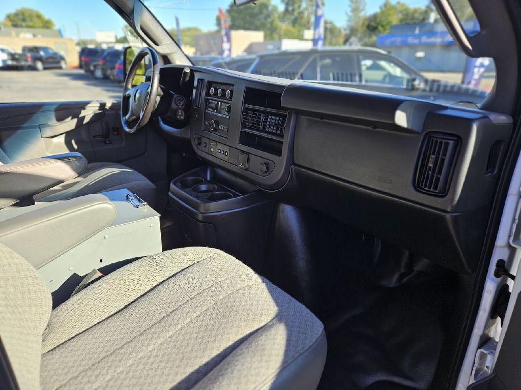 2019 Chevrolet Express Image 34