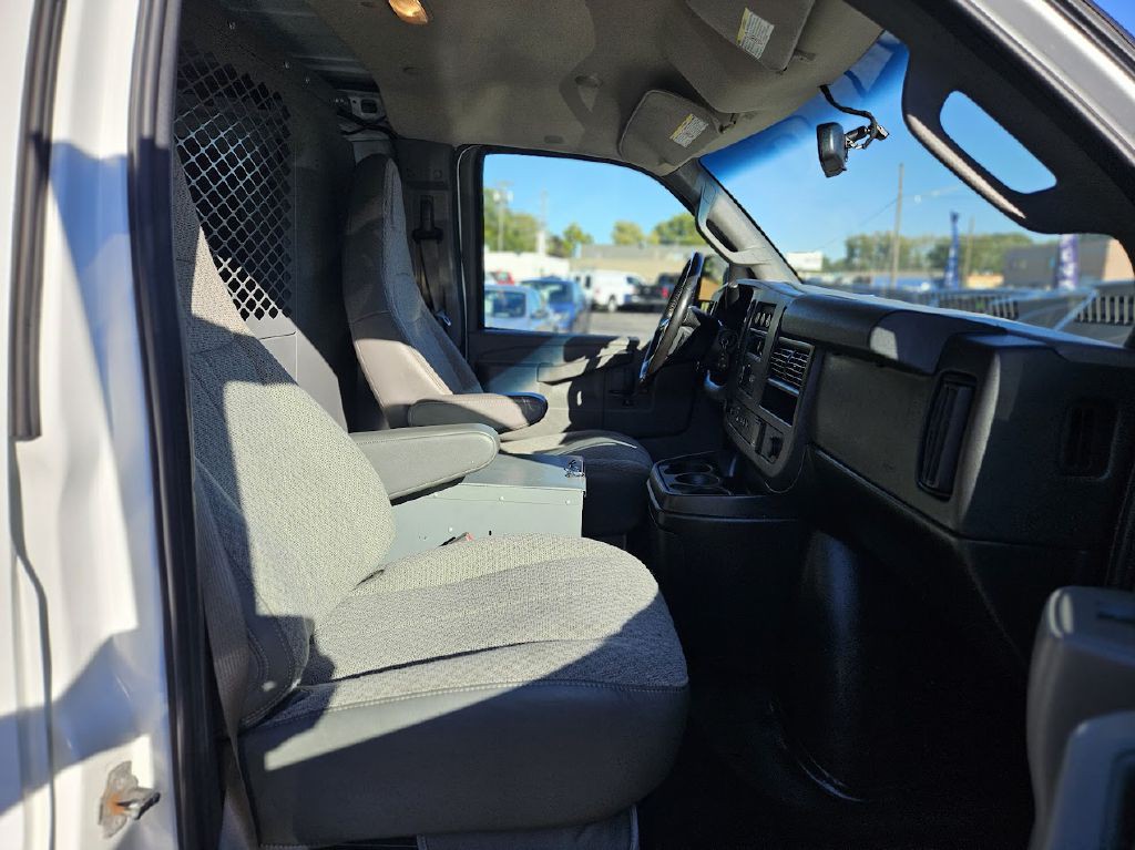 2019 Chevrolet Express Image 38