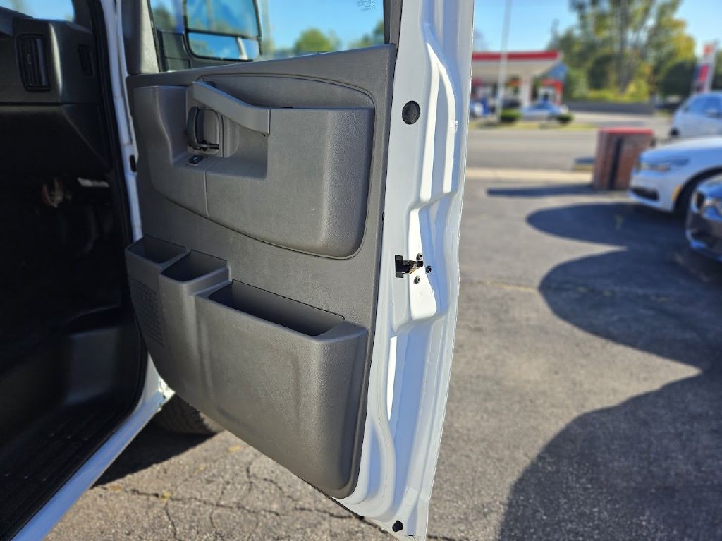 2019 Chevrolet Express Image 39