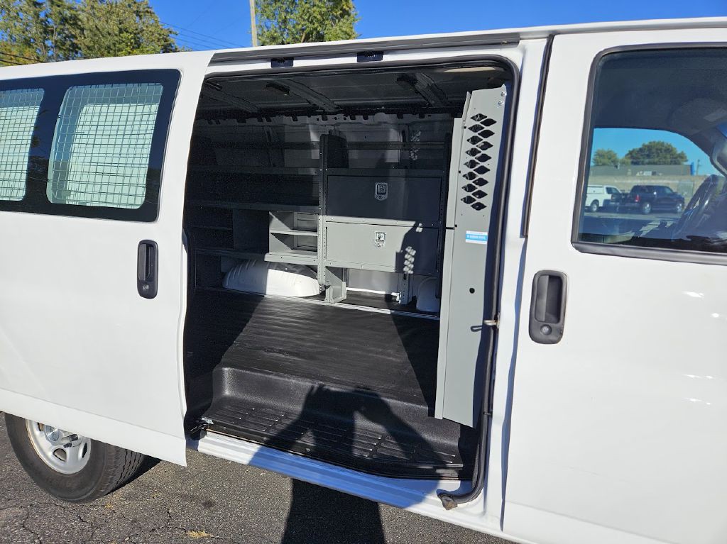 2019 Chevrolet Express Image 40
