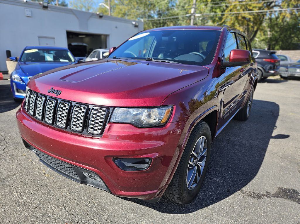 2017 Jeep Grand Cherokee Image 2