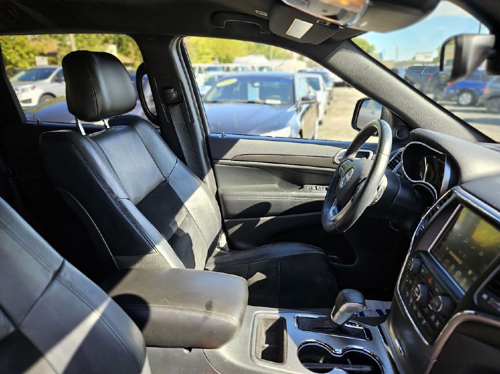 2017 Jeep Grand Cherokee Image 38