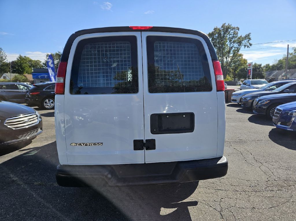 2017 Chevrolet Express Image 10