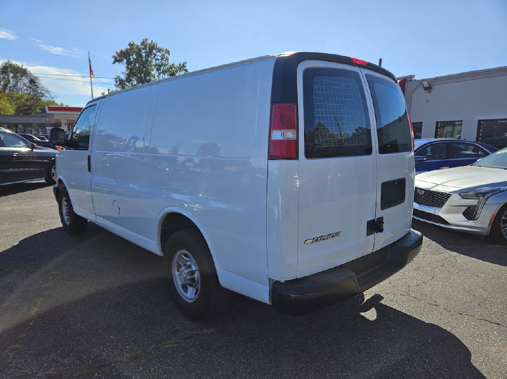 2017 Chevrolet Express Image 12