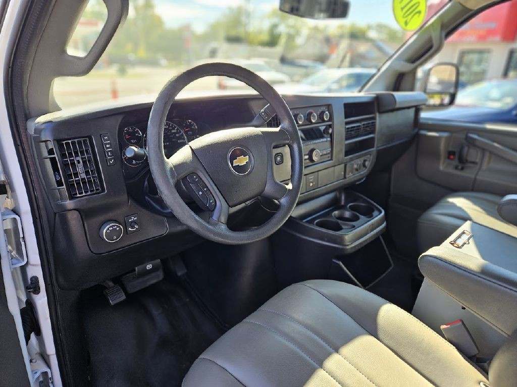 2017 Chevrolet Express Image 16