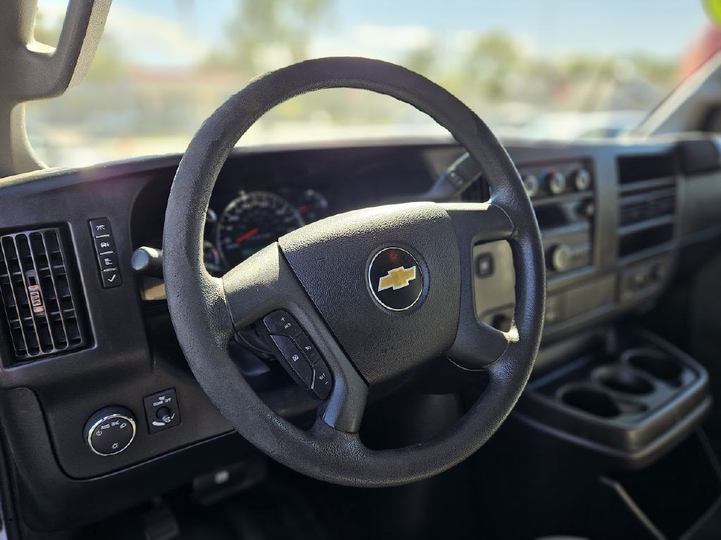 2017 Chevrolet Express Image 17