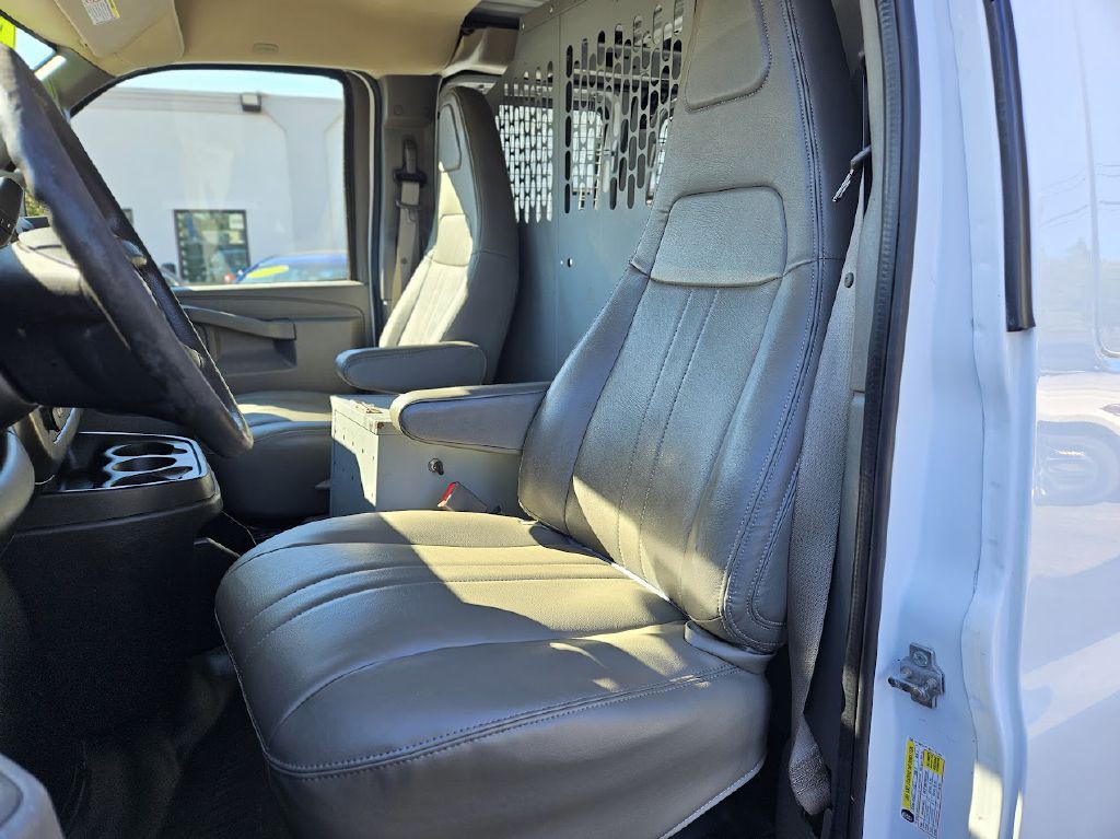 2017 Chevrolet Express Image 21