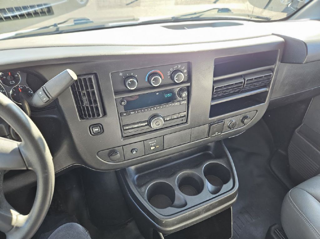 2017 Chevrolet Express Image 25