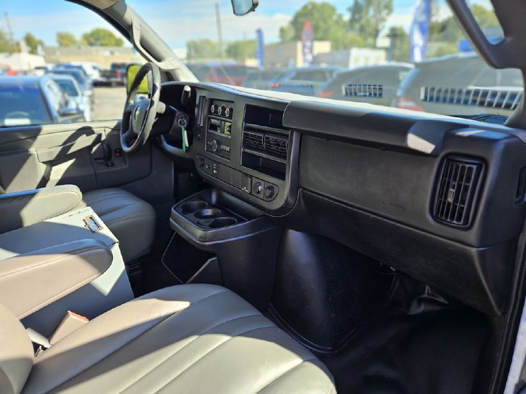 2017 Chevrolet Express Image 37