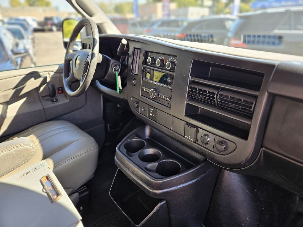 2017 Chevrolet Express Image 38