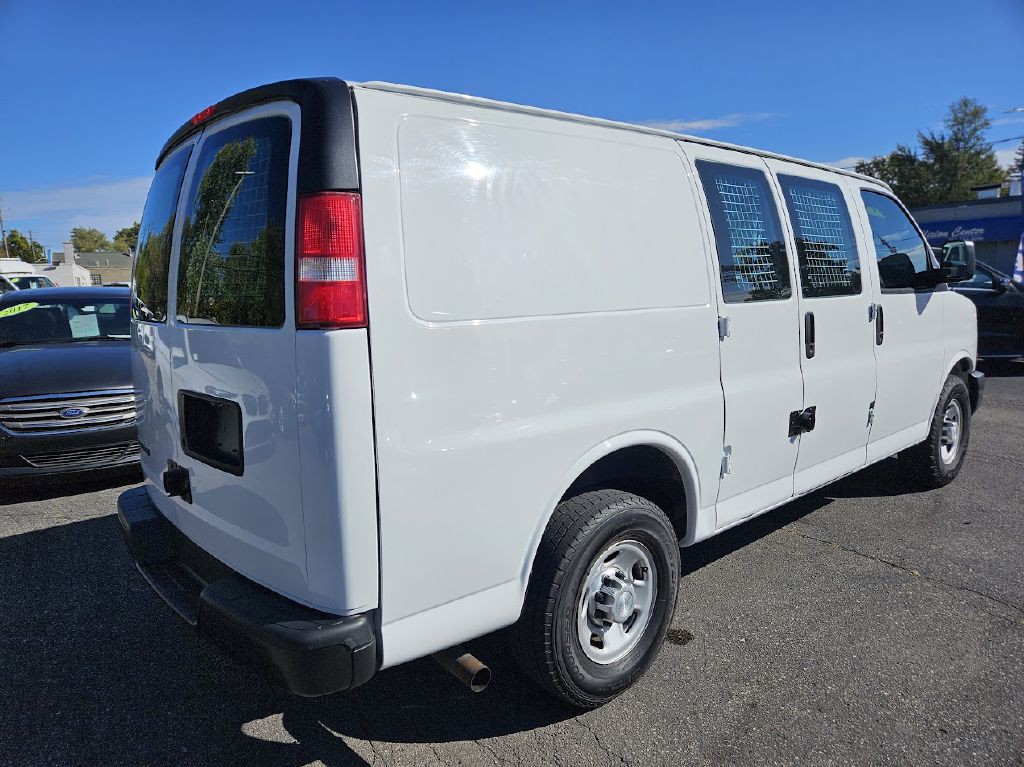 2017 Chevrolet Express Image 4