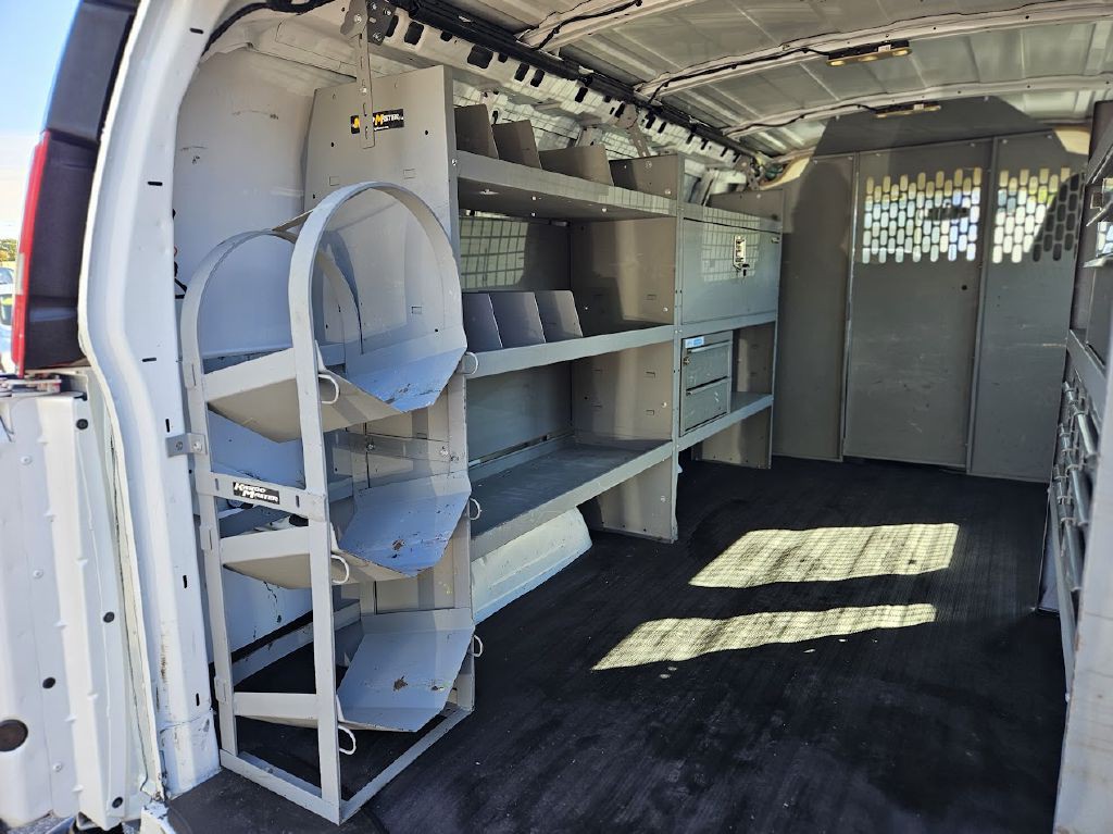 2017 Chevrolet Express Image 7