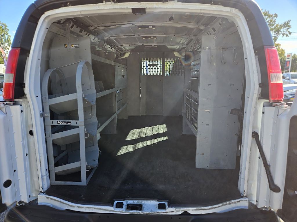 2017 Chevrolet Express Image 9