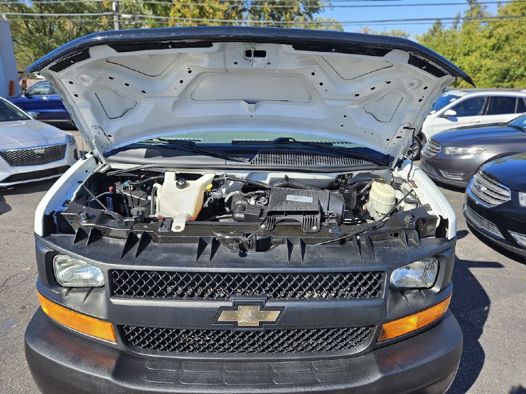 2017 Chevrolet Express Image 18