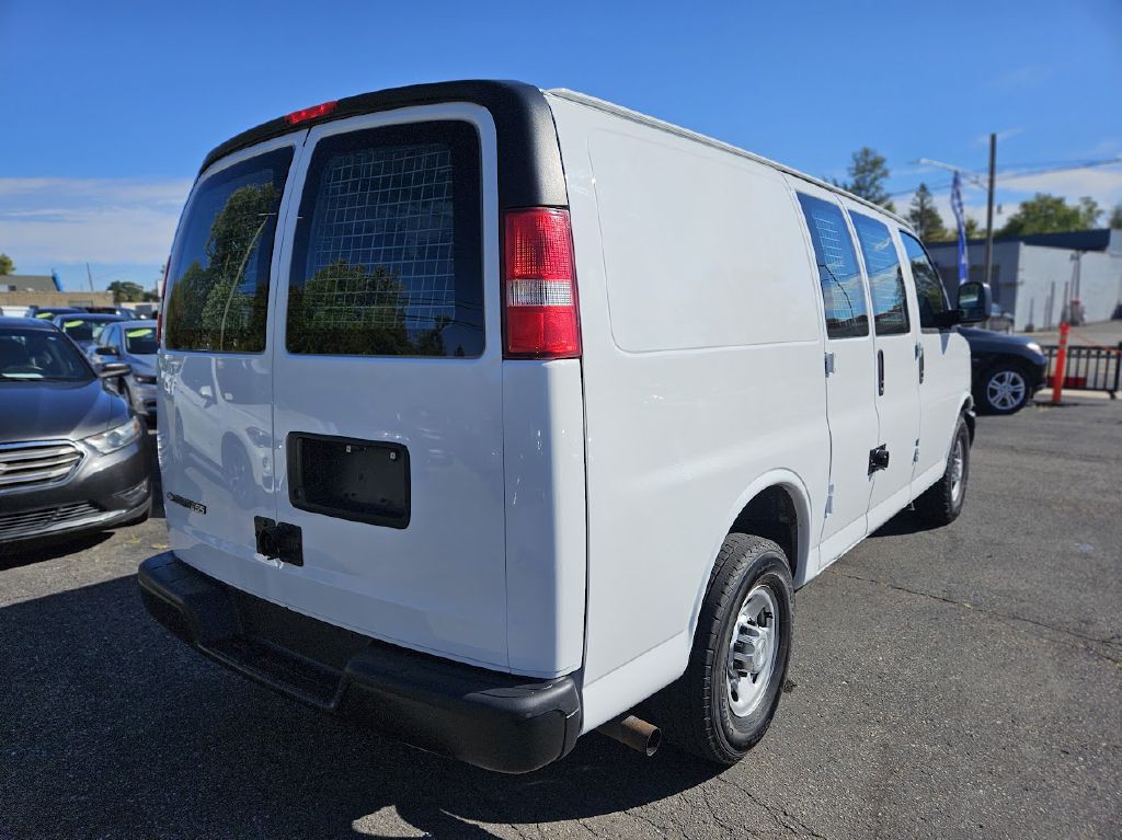2017 Chevrolet Express Image 22