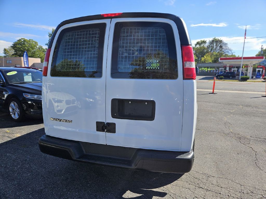 2017 Chevrolet Express Image 23