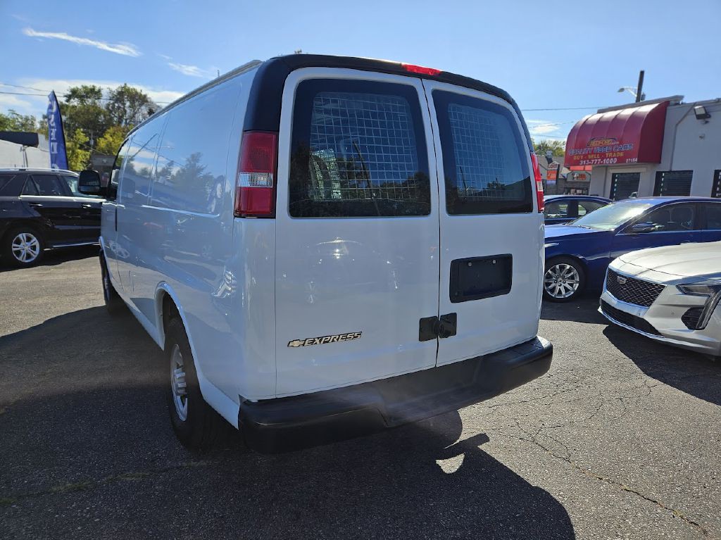 2017 Chevrolet Express Image 24