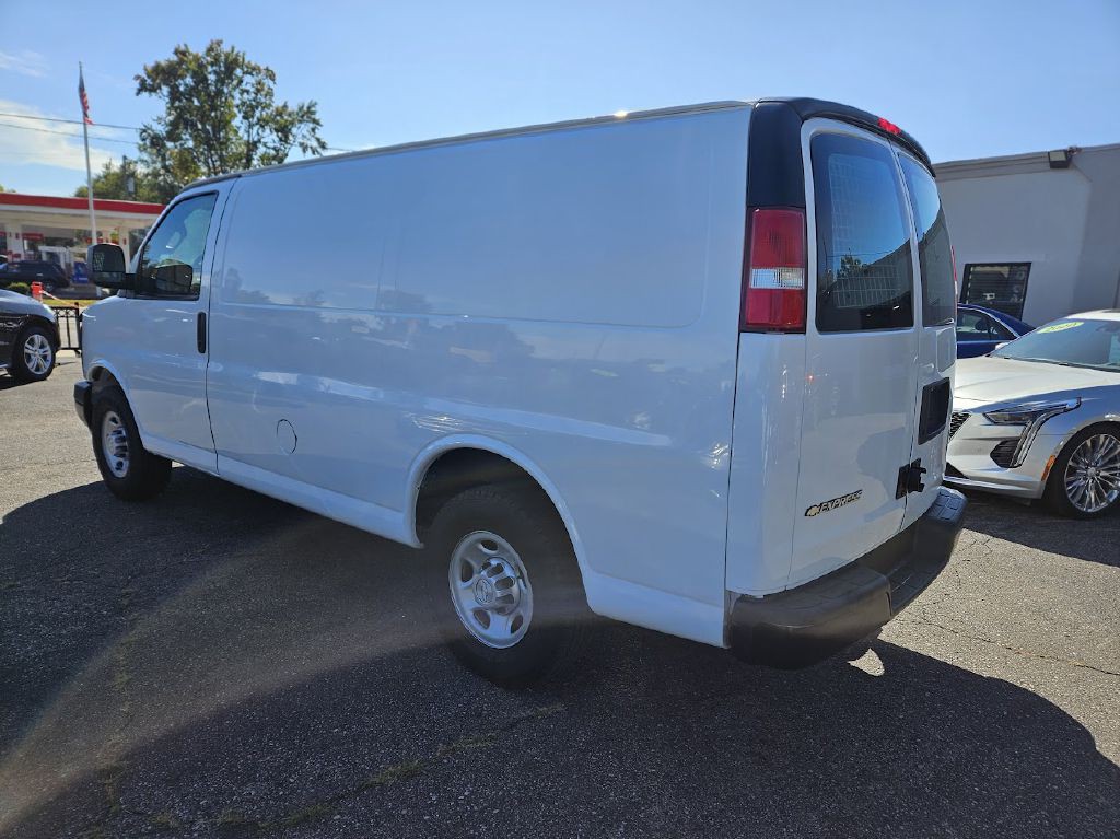 2017 Chevrolet Express Image 26