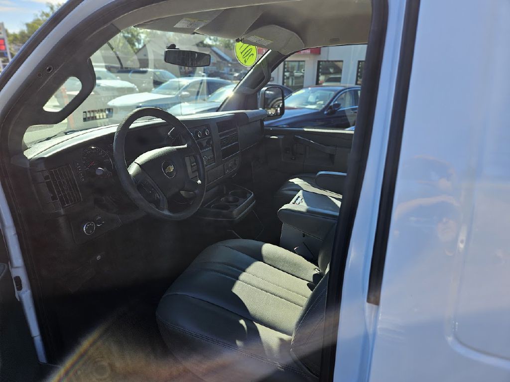 2017 Chevrolet Express Image 27