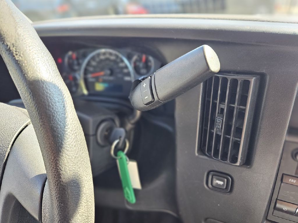 2017 Chevrolet Express Image 32