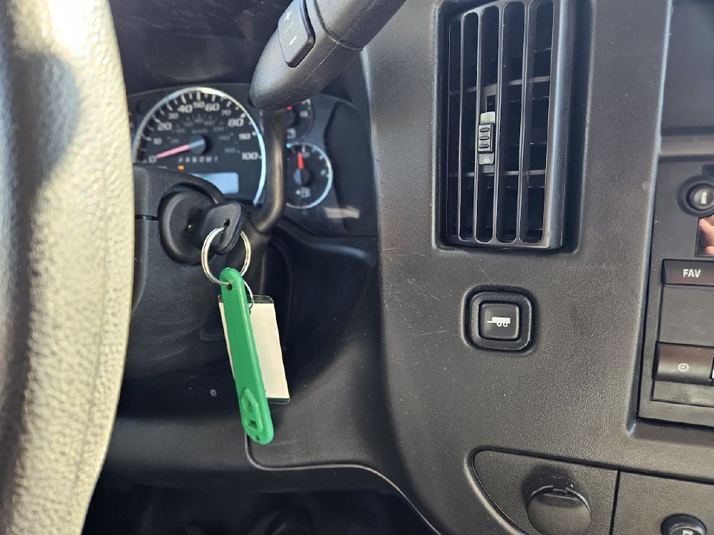 2017 Chevrolet Express Image 33