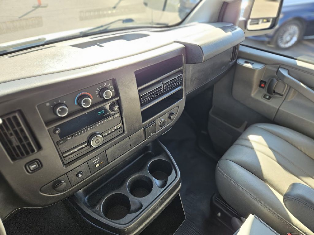 2017 Chevrolet Express Image 34