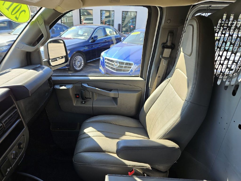 2017 Chevrolet Express Image 35