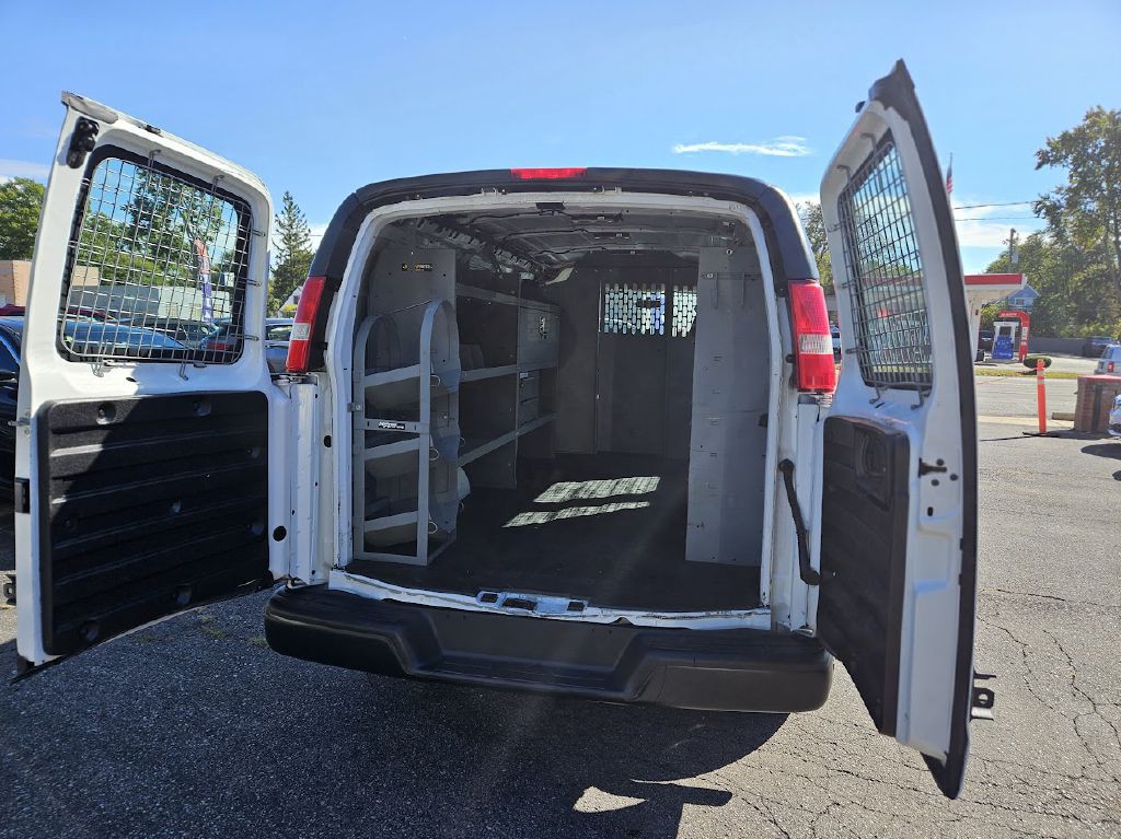 2017 Chevrolet Express Image 36