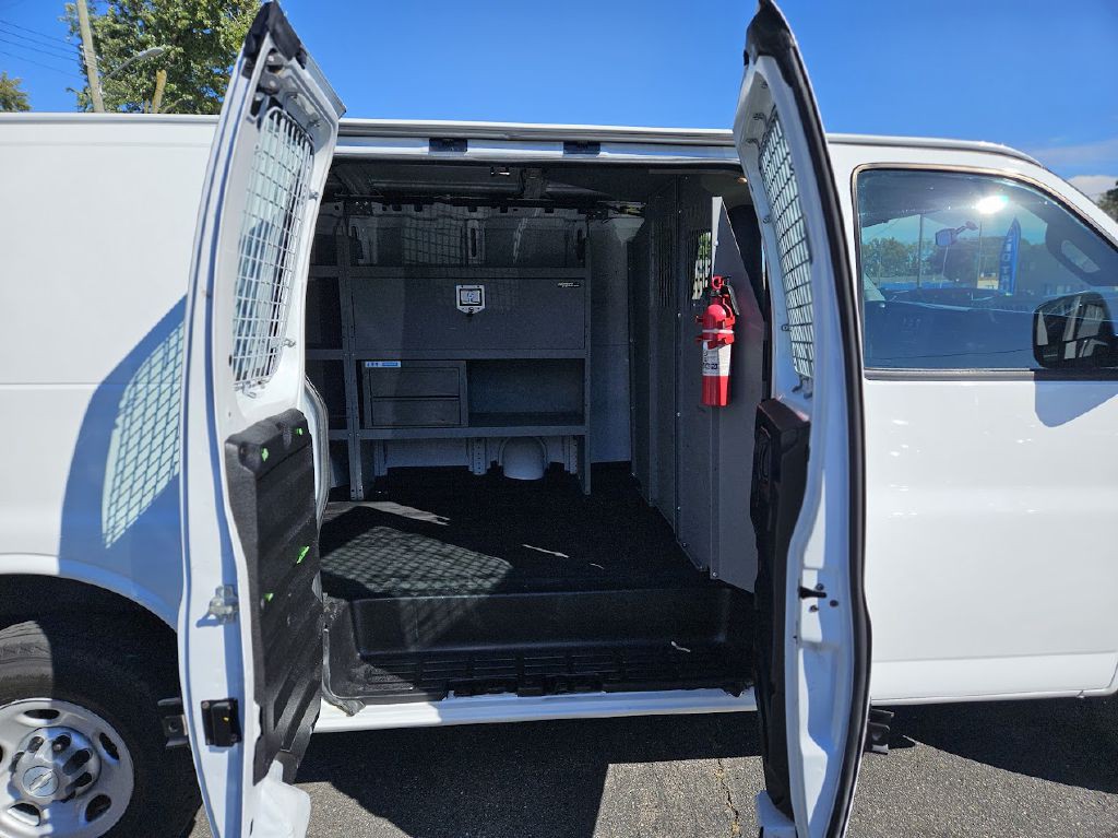 2017 Chevrolet Express Image 37