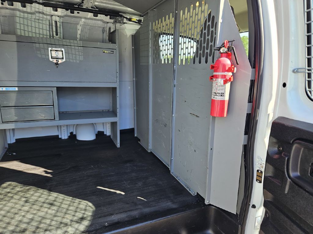 2017 Chevrolet Express Image 38