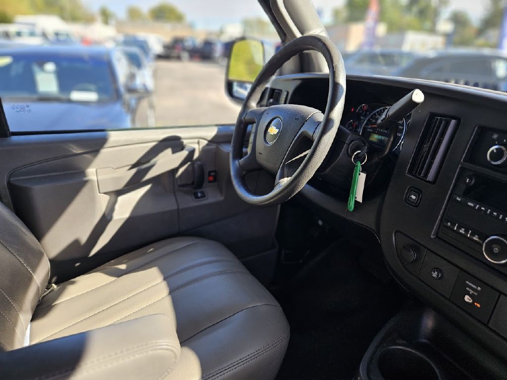 2017 Chevrolet Express Image 41