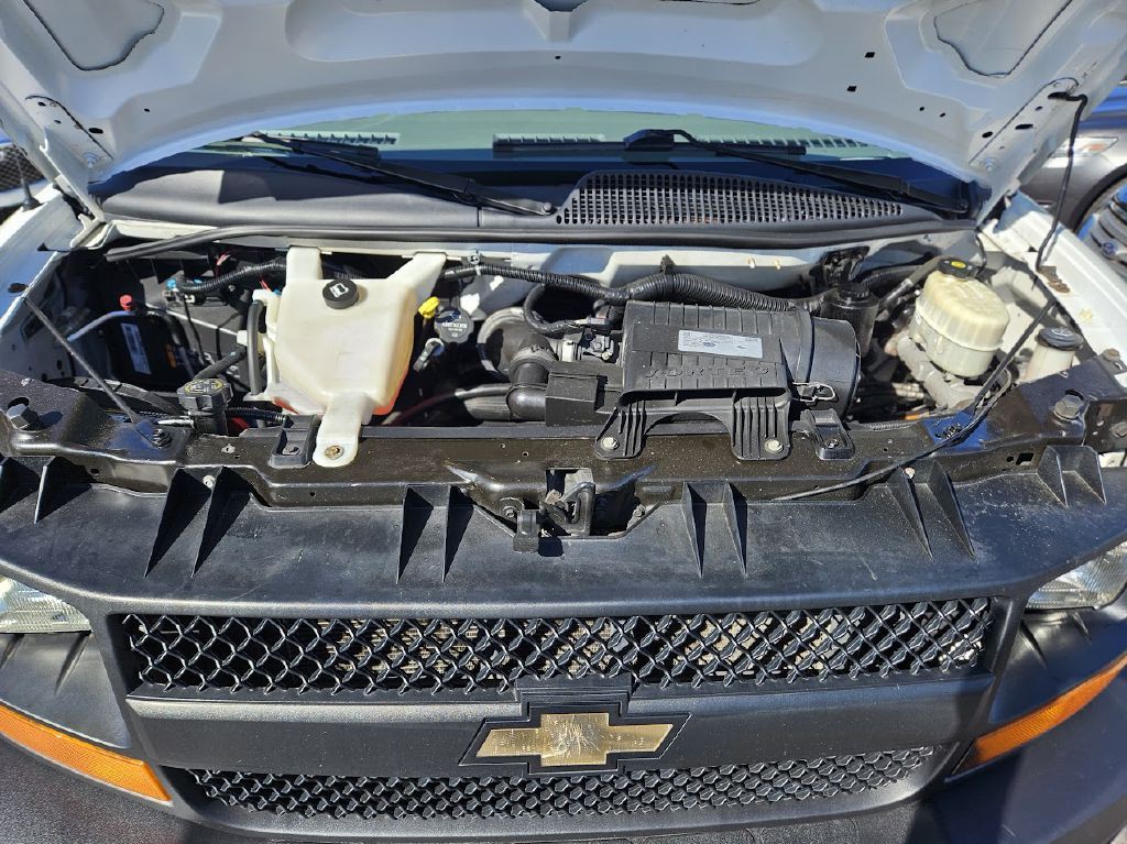 2017 Chevrolet Express Image 45