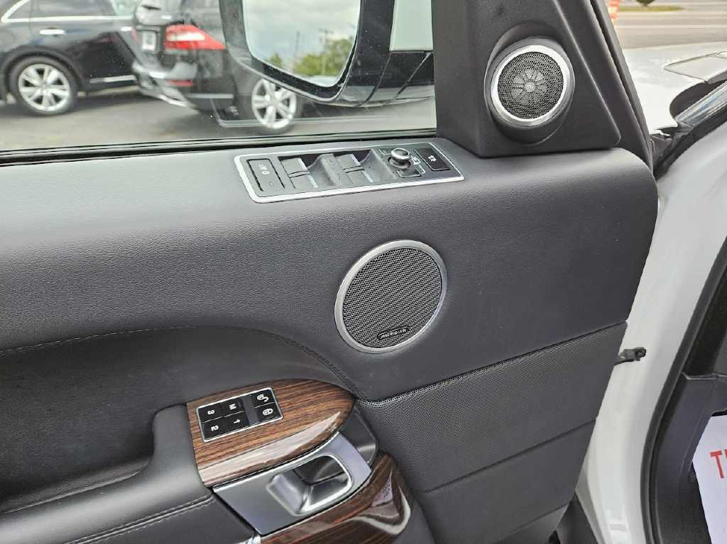 2015 Land Rover Range Rover Image 18