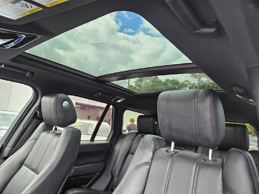 2015 Land Rover Range Rover Image 21