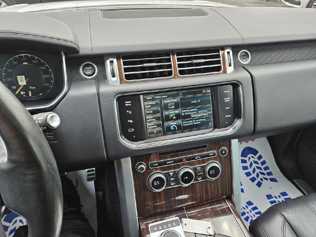 2015 Land Rover Range Rover Image 25