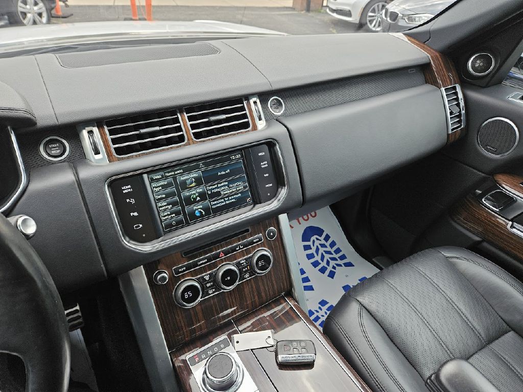 2015 Land Rover Range Rover Image 26