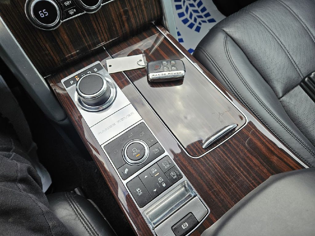 2015 Land Rover Range Rover Image 32