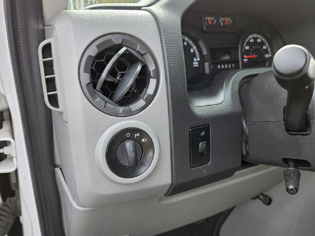 2014 Ford Econoline Image 16