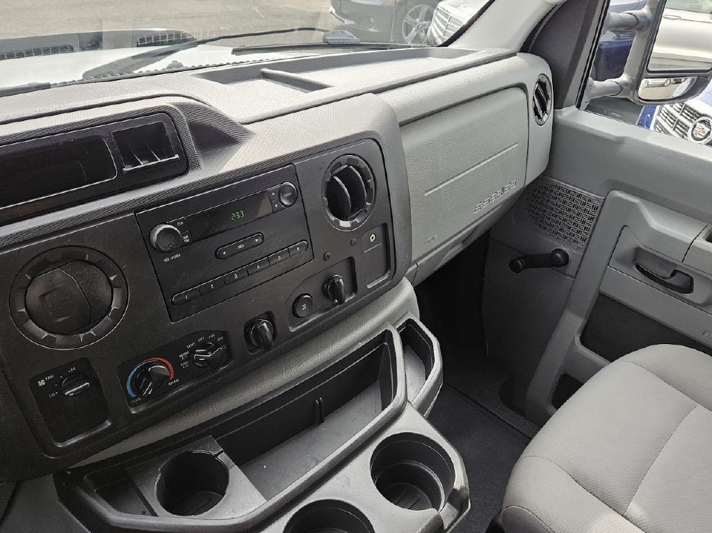 2014 Ford Econoline Image 23